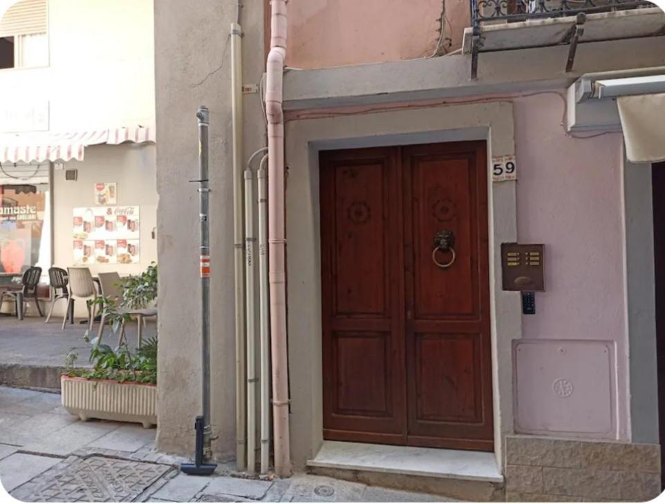 Castello Camera Privata, Nell'Appartamento Condiviso Cagliari Exteriör bild