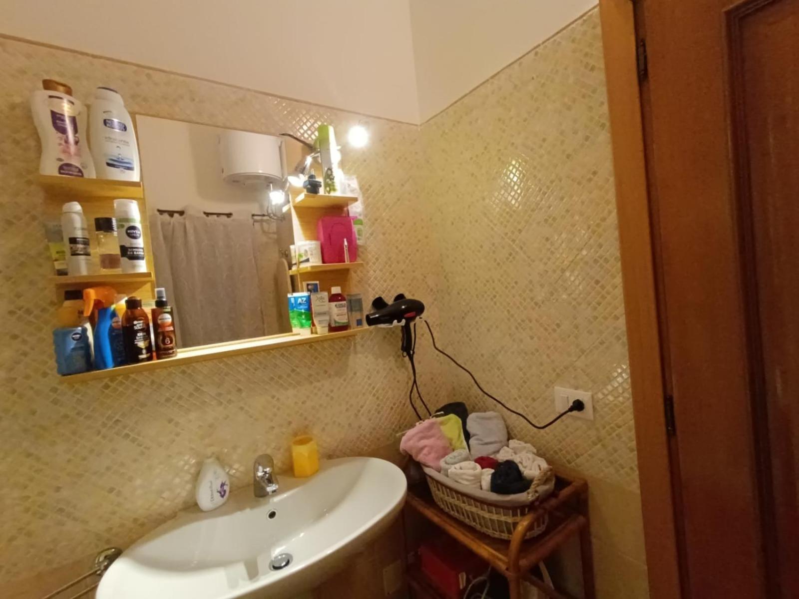 Castello Camera Privata, Nell'Appartamento Condiviso Cagliari Exteriör bild